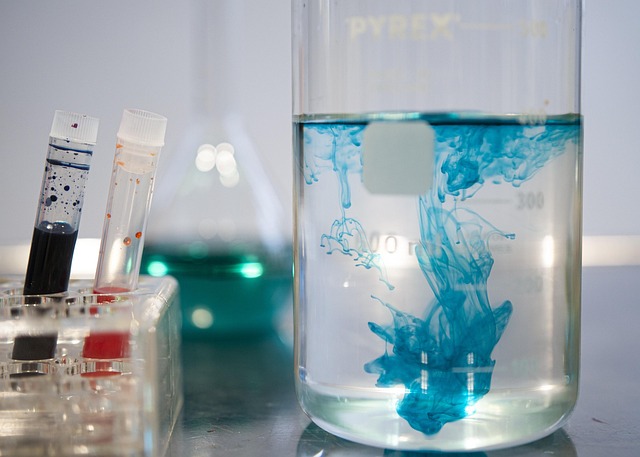 评价软体海绵高效增硬剂在低密度发泡配方中提升手感硬度及降低材料成本的作用